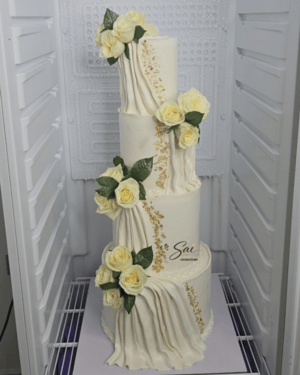 Luxury 4-Tier Wedding Cake with White Roses